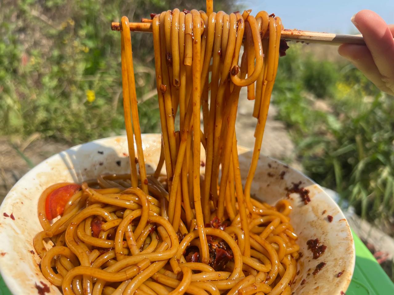 太难了，每天不是在催促快递的路上，就是在拦截快递的路上。上海全境停发，山西全境停