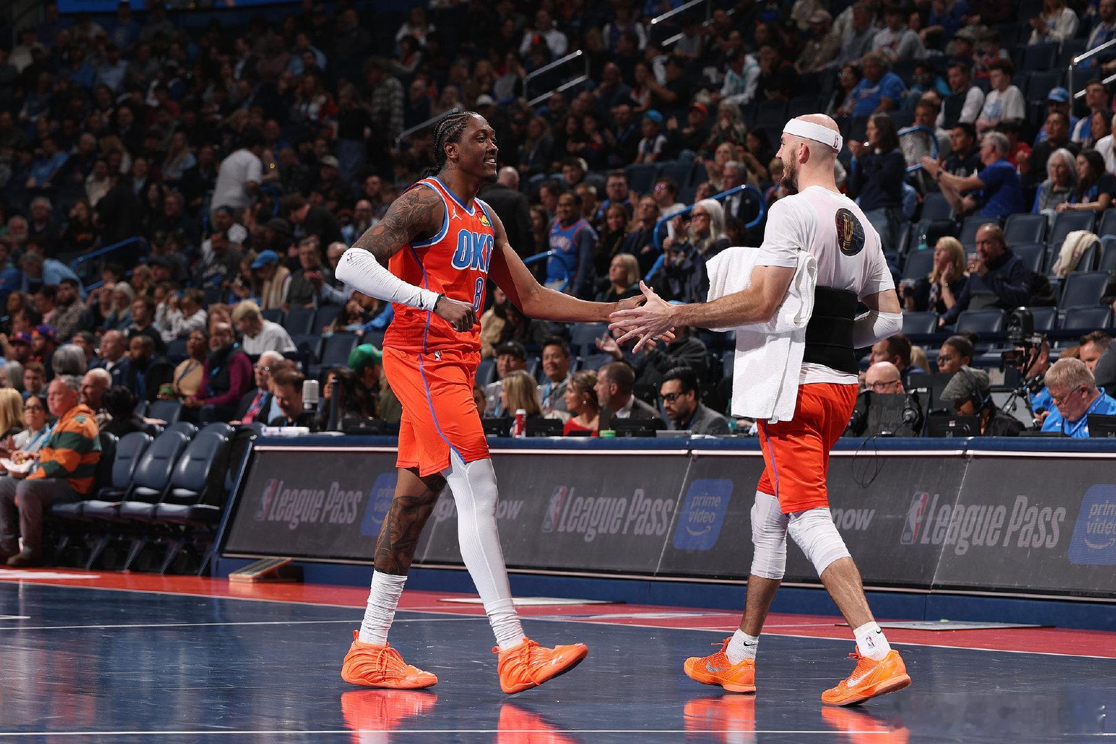 杰伦-威廉姆斯谈由于缺席场次过多无缘评奖，损失5000万美元，他表示带伤强行复出