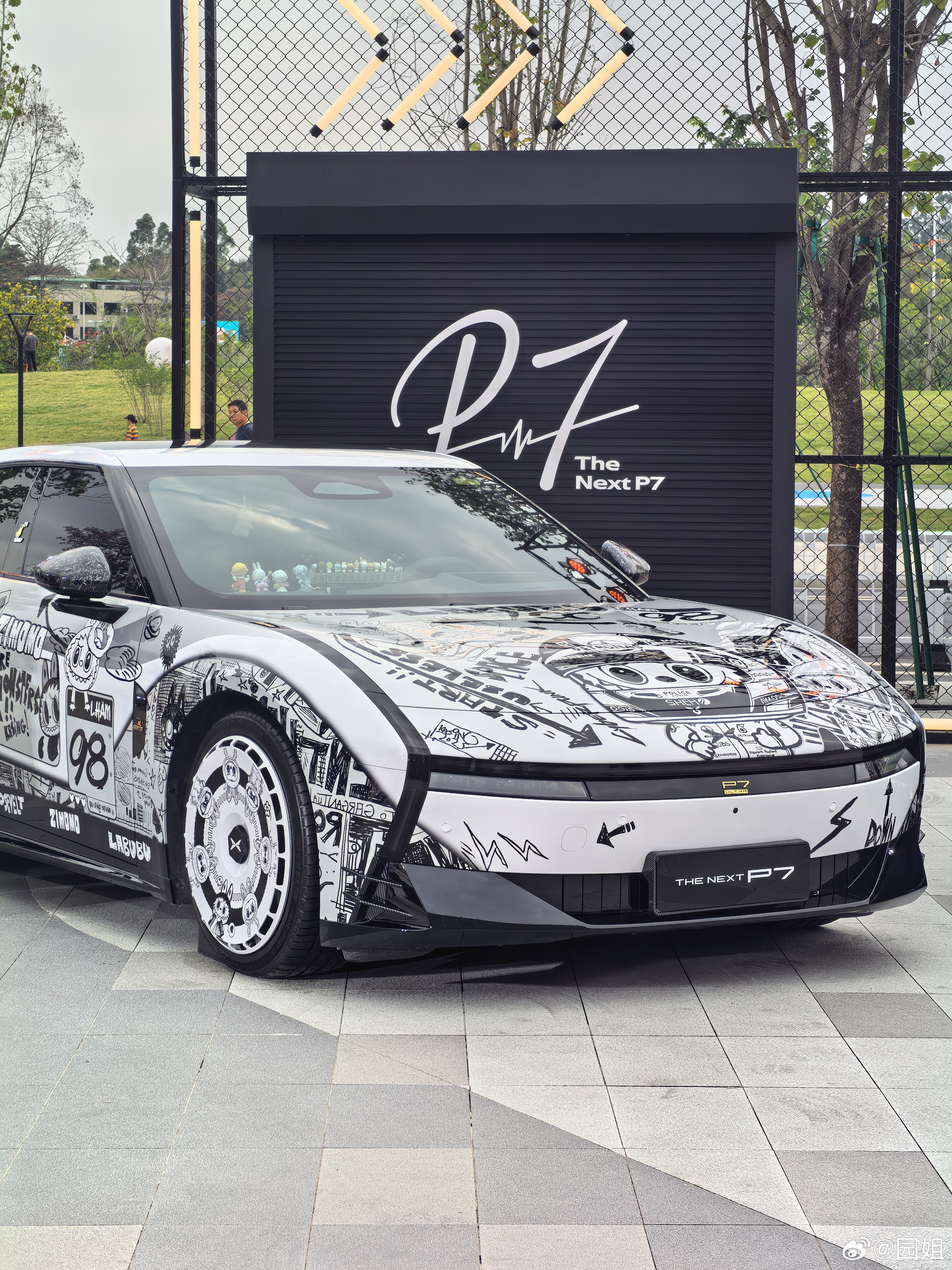 今天小鹏还有个爱P7的鹏友大聚会，今天会有小鹏P7全新颜色发布还有新的版型，可以