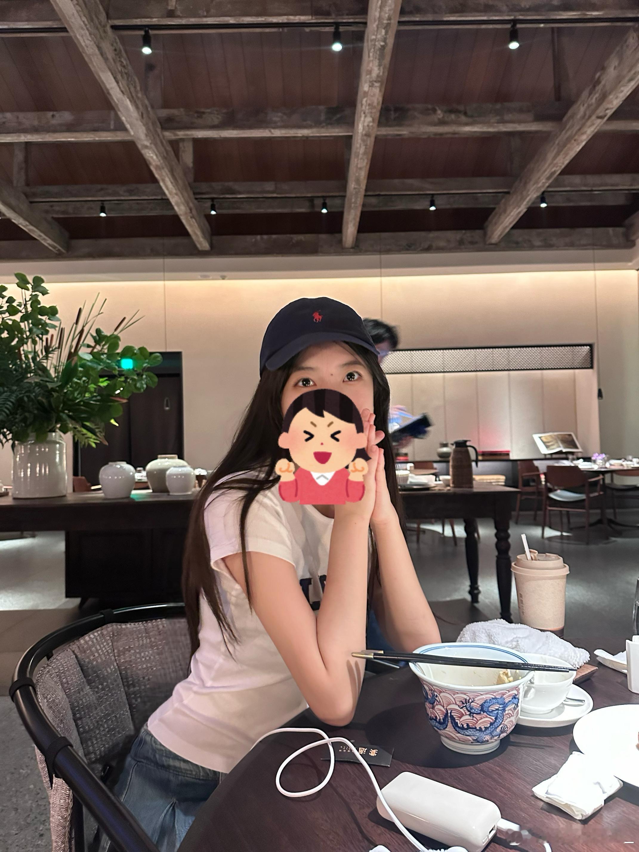 好久不见大家生病了宅了一周终于出门辣 ​​​