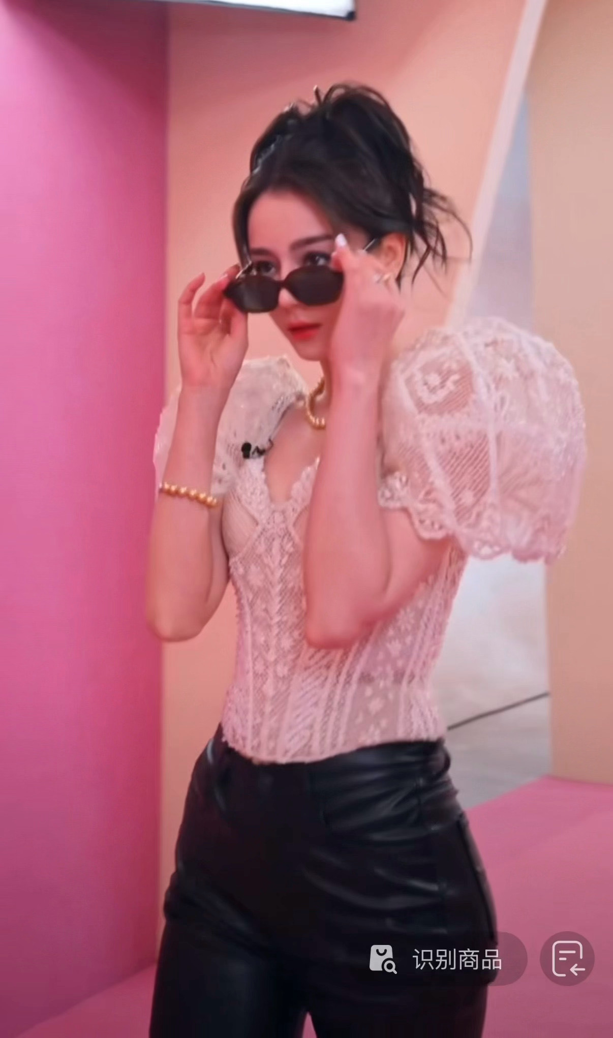 迪丽热巴 ｜活动造型迪丽热巴身穿着Ulyana Sergeenko 2026春夏