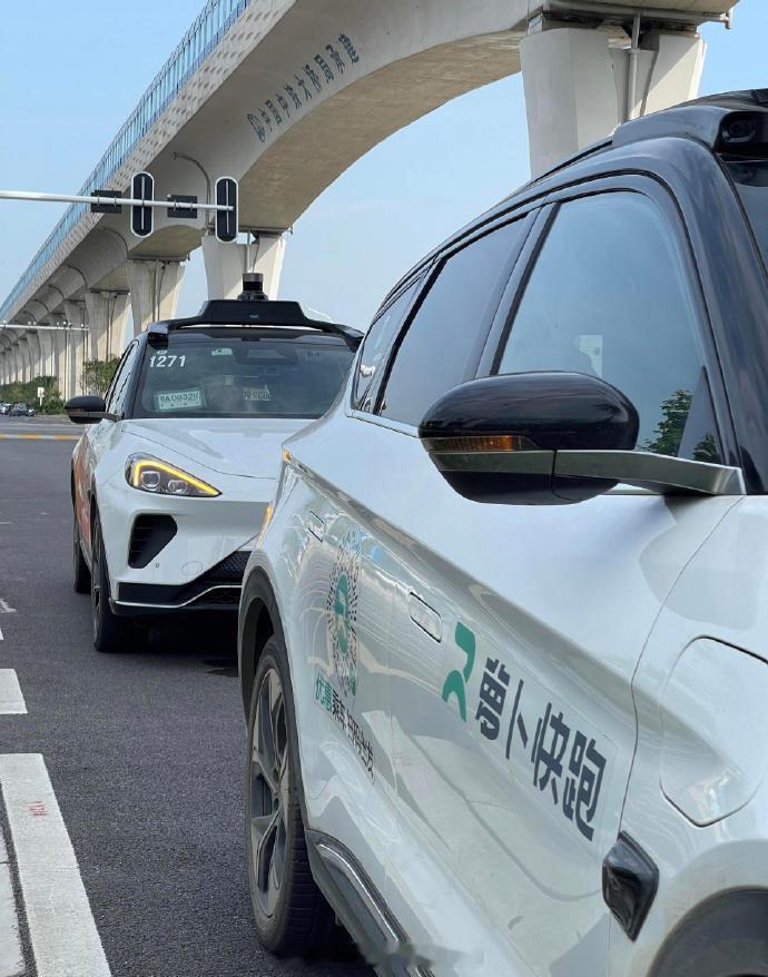 #岚图车主申请加入萝卜快跑挣外钱##大v聊车# 【武汉的交通最近还真热闹，除了萝