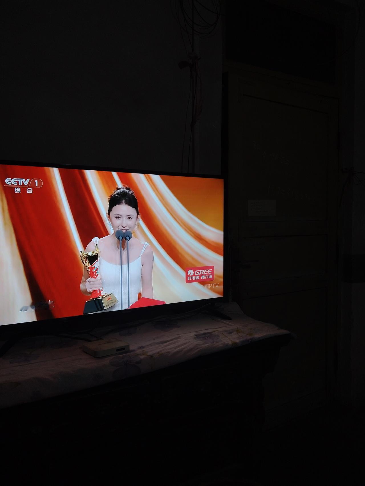 这个年度盛典是干什么的？
这些获奖者的发言毫无特色，流于形式。几乎全是“谢谢”。