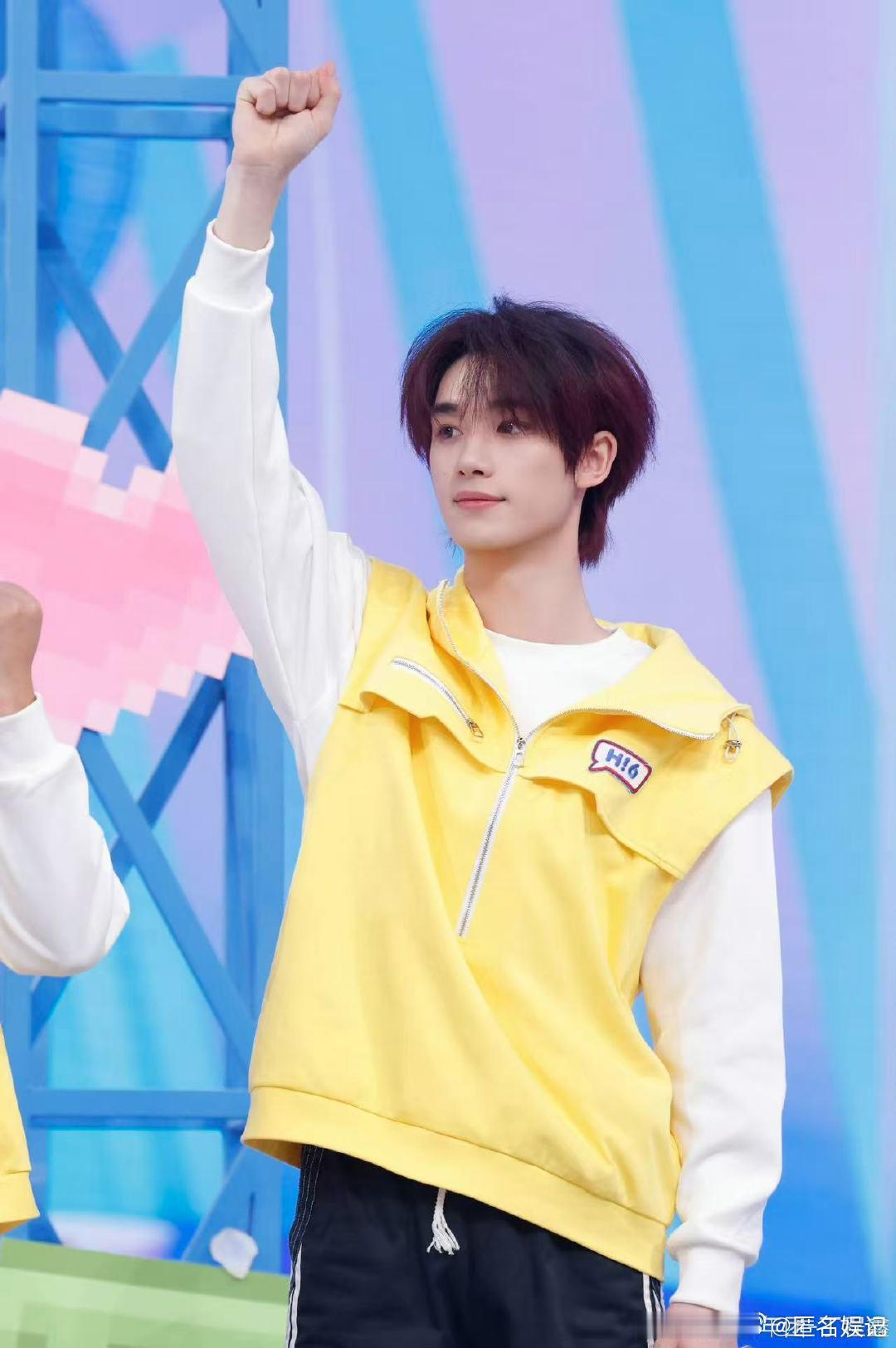 丁程鑫跳我是李飞的表情你好星期六丁程鑫我是李飞直拍！利落动作搭配萌态太戳人 