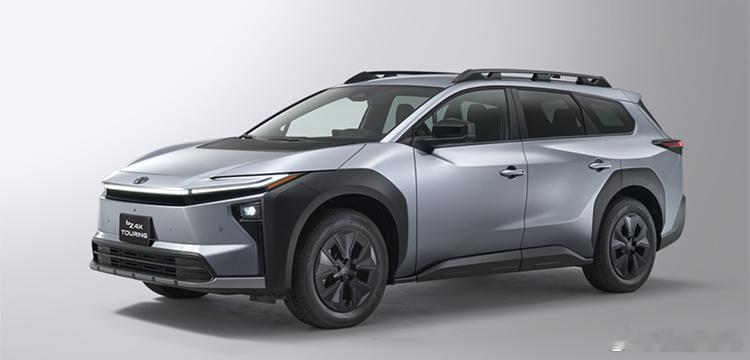 丰田铂智4X旅行版，后备箱长了一截，行李架和Cross车身很搭，有点类似斯巴鲁傲