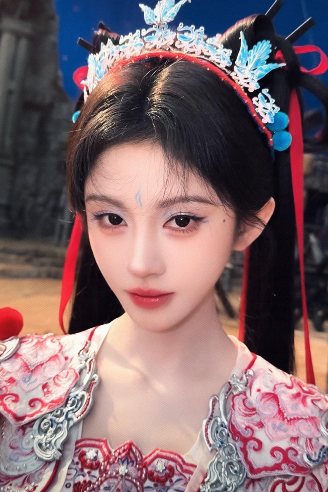 jjyjjy“天使的羽毛落到凡间 化成碎片 凝结成了世间最坚韧的弦”