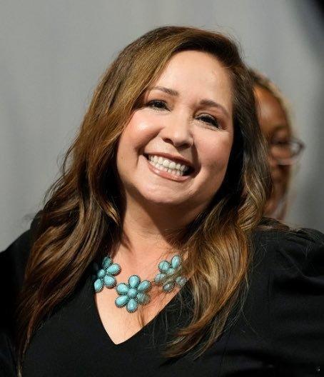 美媒，众议院议长迈克·约翰逊刚刚宣布，他将于明天下午4点为当选众议员阿德丽塔·格