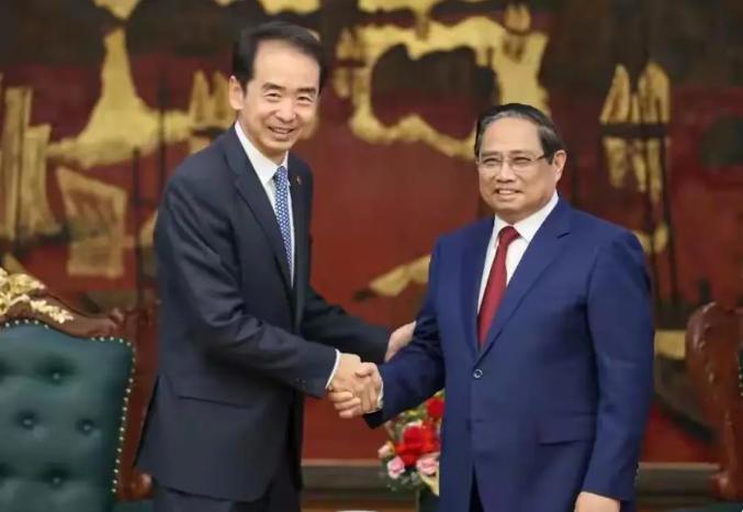 越南总理卸任前全面拥抱中国标准，坚持扔掉法国百年米轨！

4月5日，越南上演了一