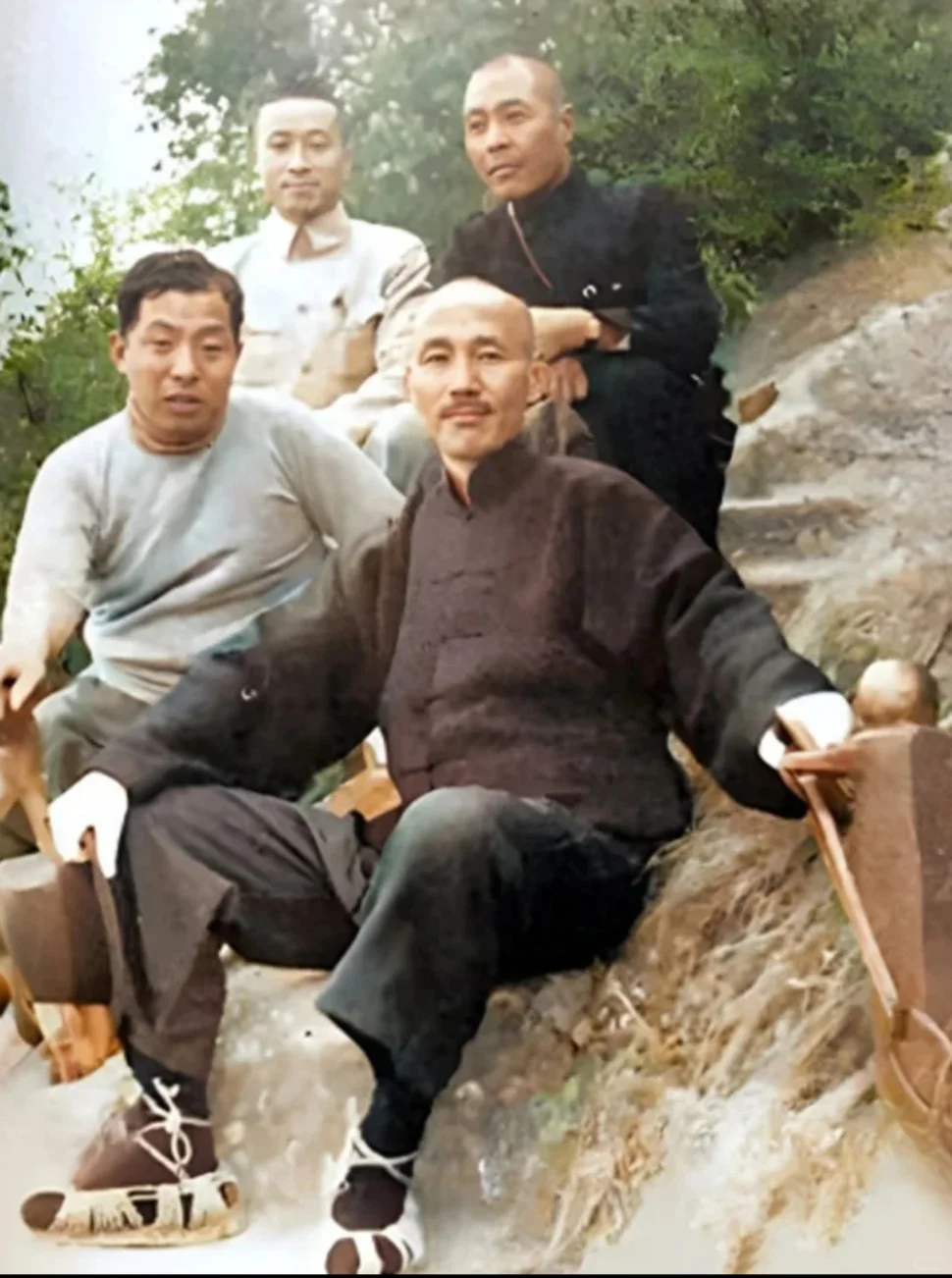 西安事变前，蒋校长和张学良各怀心思