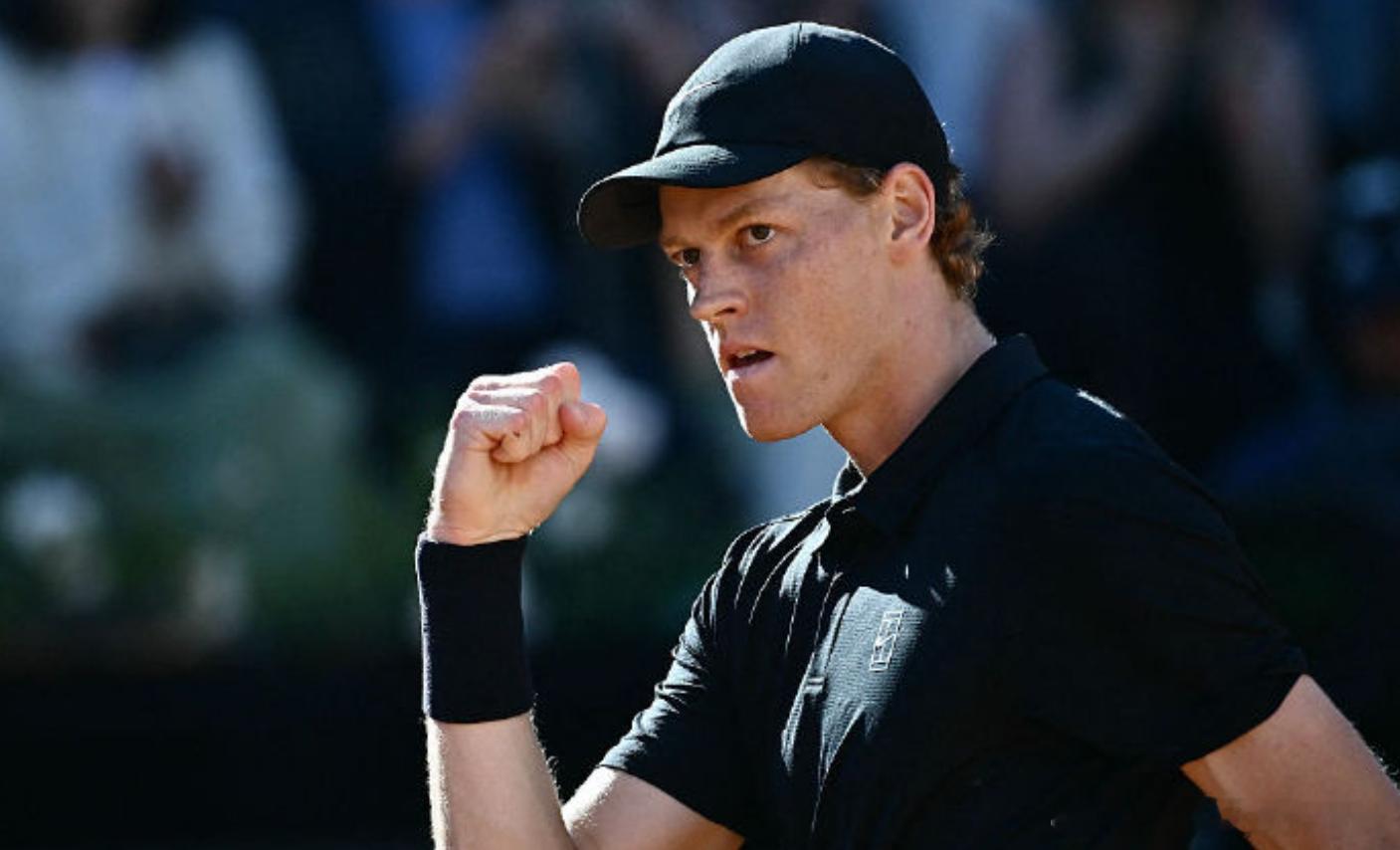 通往金大师之路，辛纳先下一盘💪ATP罗马大师赛男单决赛，辛纳虽然上来第1个发球