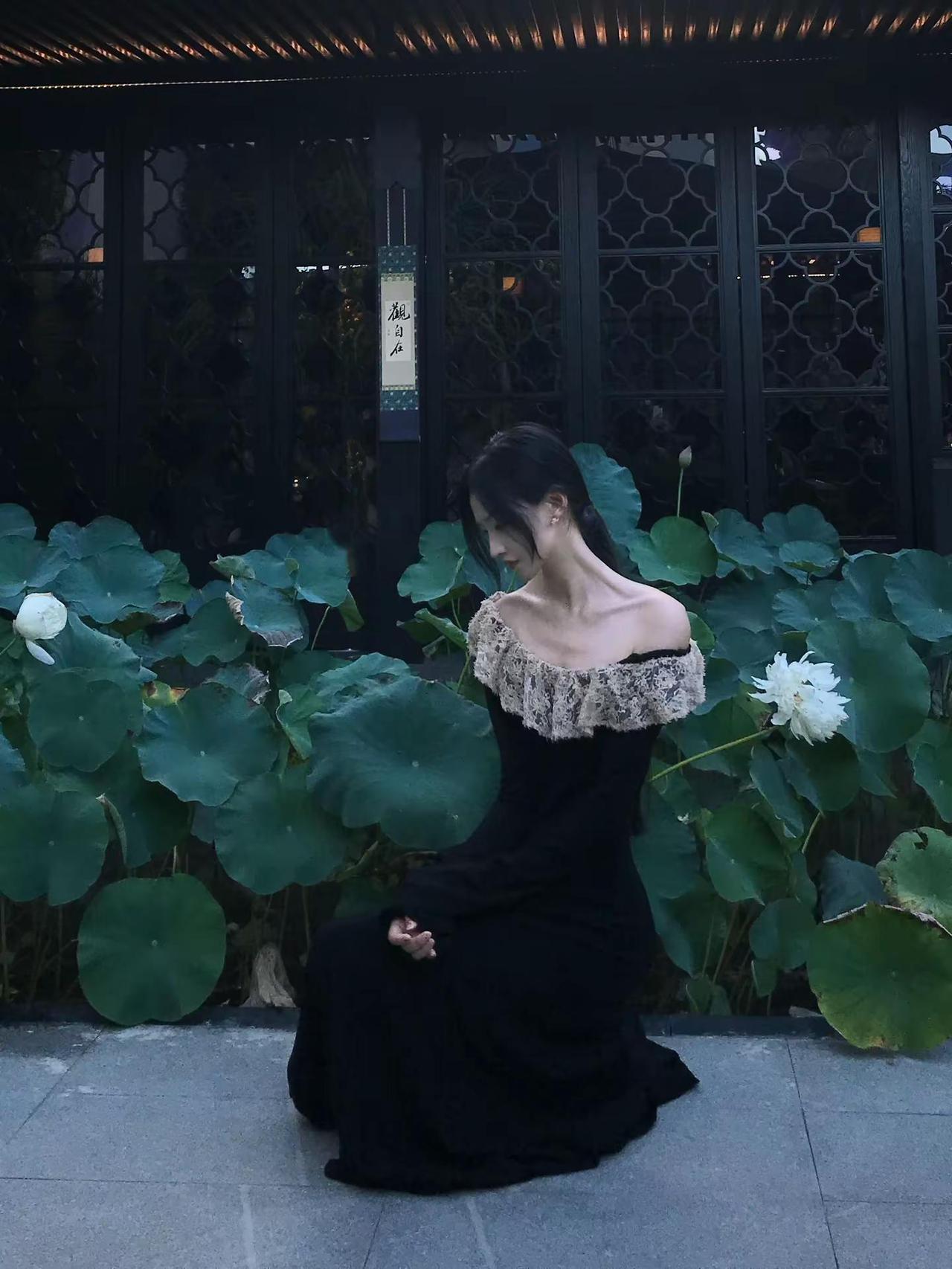 梦到一个人三次 代表那个人正在遗忘你 一是相遇 二是结缘 三是缘尽 次次刻骨铭心