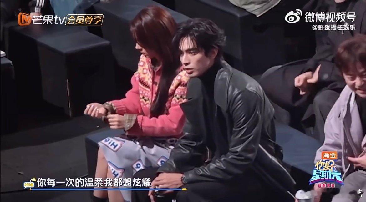 宋威龙清唱遇到 宋威龙清唱《遇到》直接戳中少女心！苏到不行的嗓音，配上麦麦的夸赞