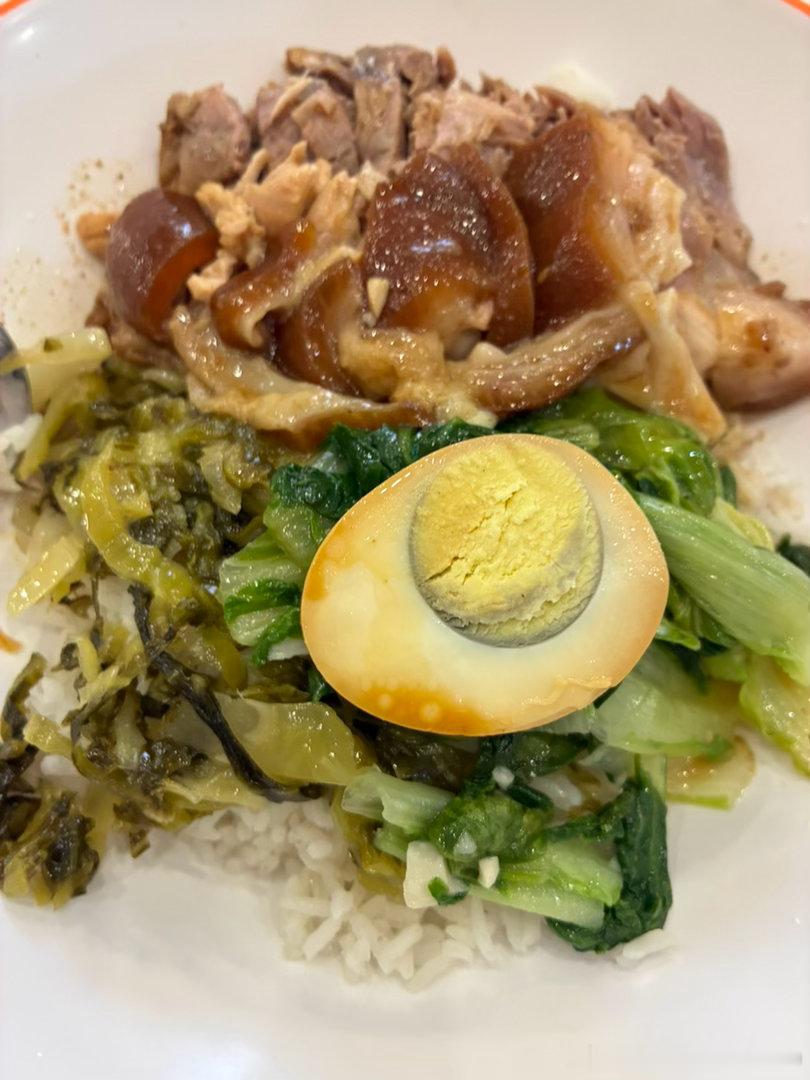 小区附近的猪脚饭好吃 