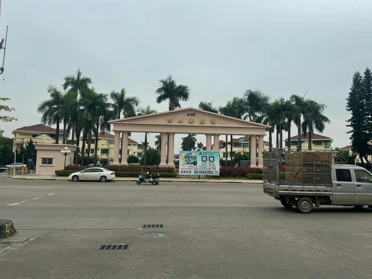 在中山居住的港人发帖，中山啲房价也跌得厉害！

有香港网友表示，现在是不是可以去