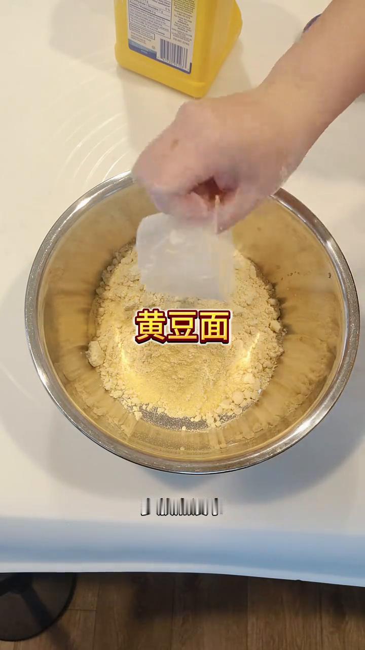 轻轻漫步加拿大，分享有烟火气的海外生活。有一次视频镜头出现了窝头，好多人留言问我