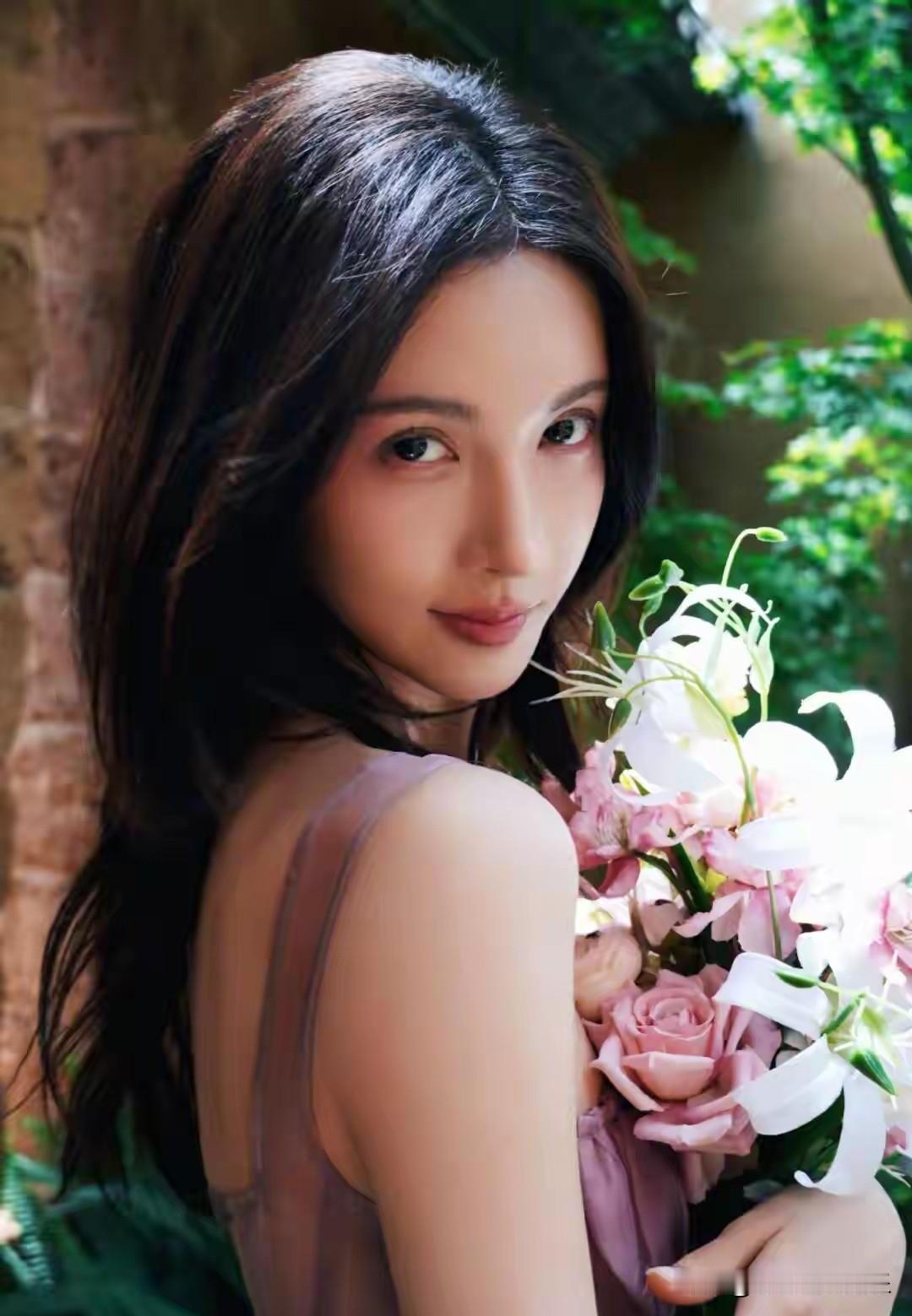 金晨肇事逃逸恐被封杀，和当年谢霆锋顶包案一样，也是发生交通事故让助理顶包，像这种