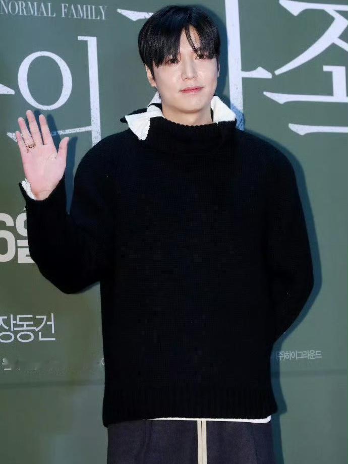 李敏镐今天的新闻图，谁来替我发声啊[苦涩]还我韩国欧巴[苦涩] ​​​