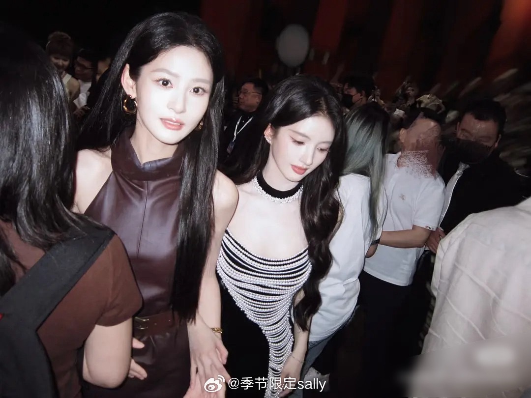 好美的两张脸 ​​​