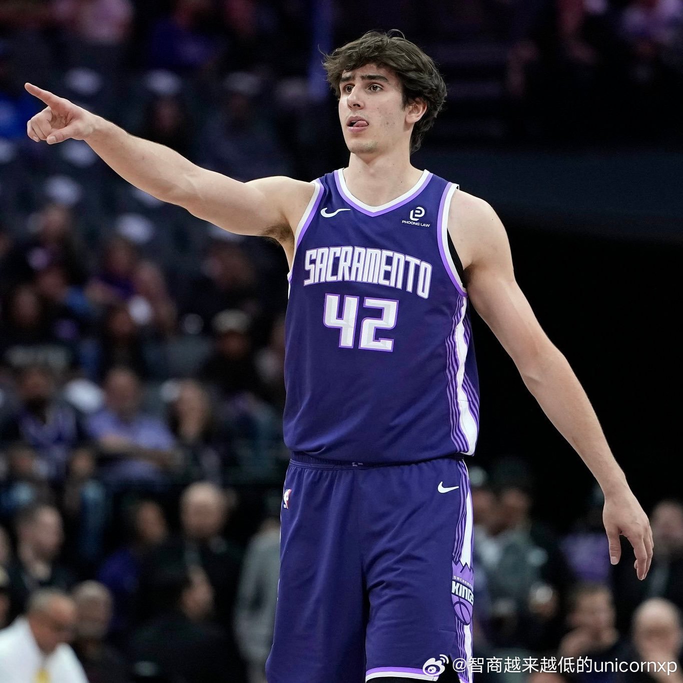 雷诺晋升为空砍群群主。继上一场对马刺拿下职涯新高32分后今天对76人又得到30分