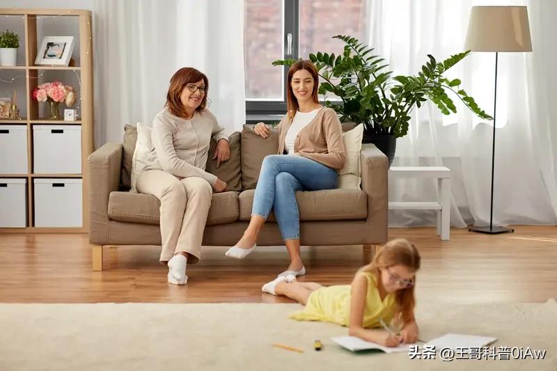 子女用生命托举老人长寿值得吗？这问题太难有答案。
身边不少长寿家庭，子女真的拼了