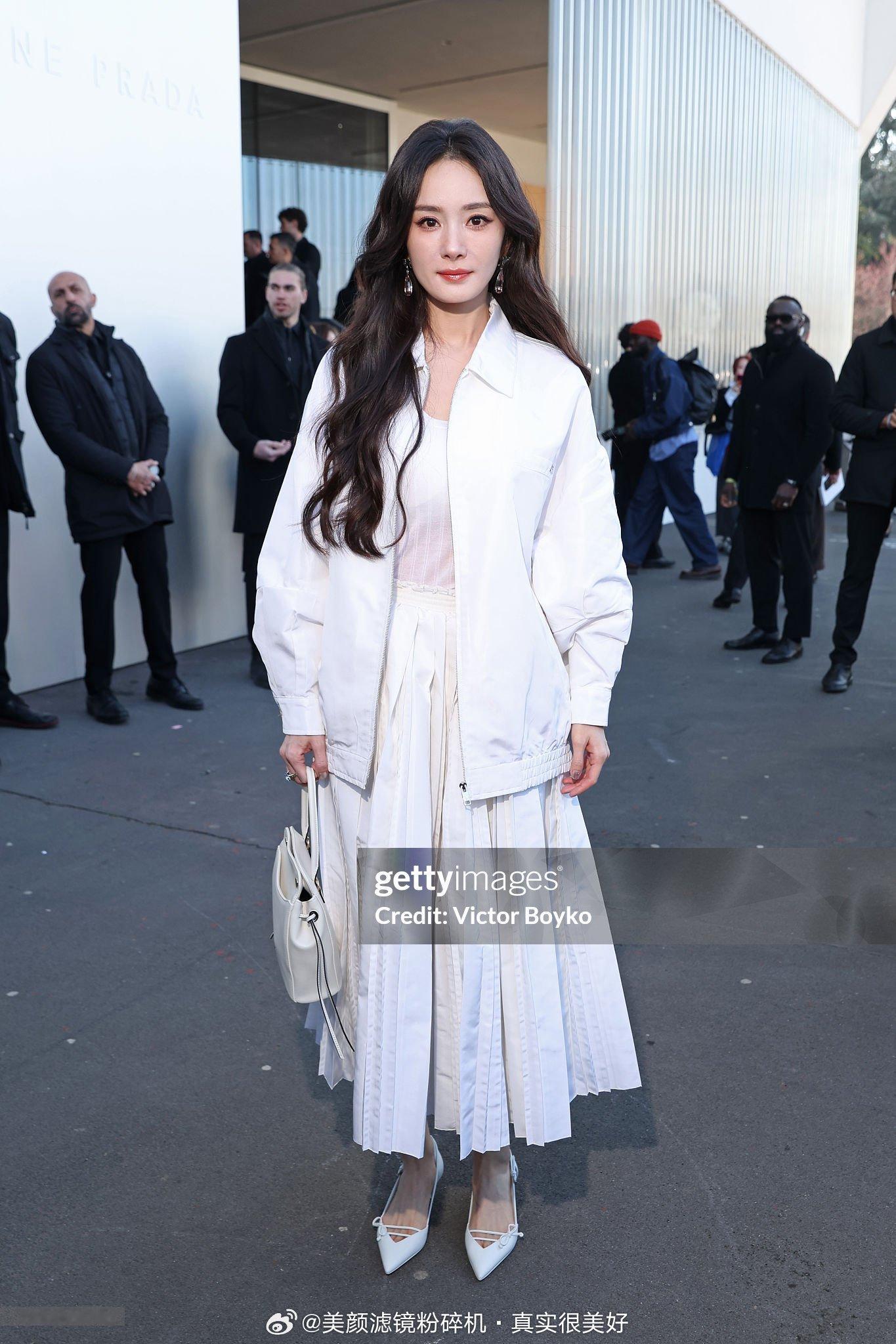 杨幂，柳智敏今日米兰时装周prada大秀新闻图 