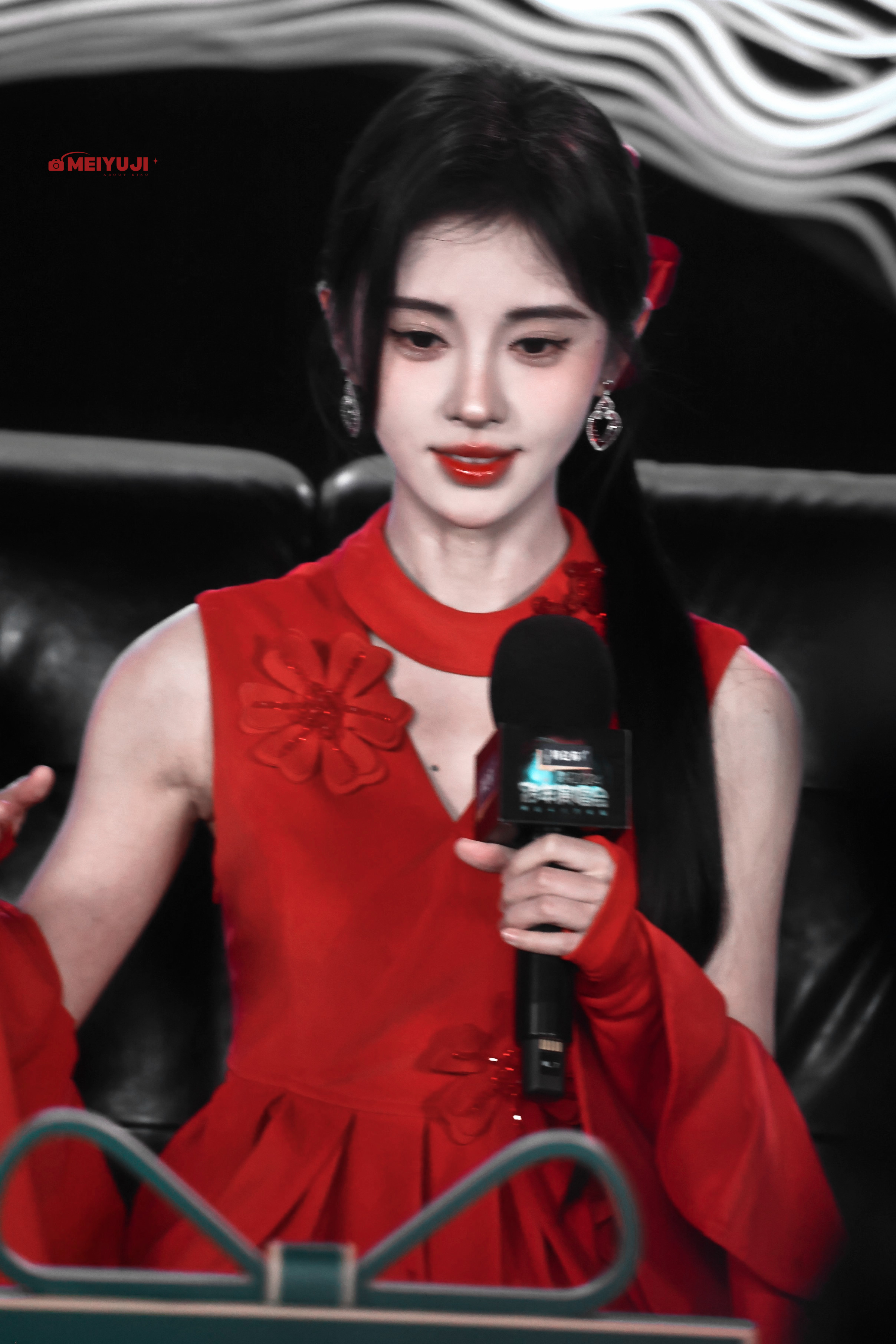 素胚勾勒出青花 鞠婧祎阿黛进行曲