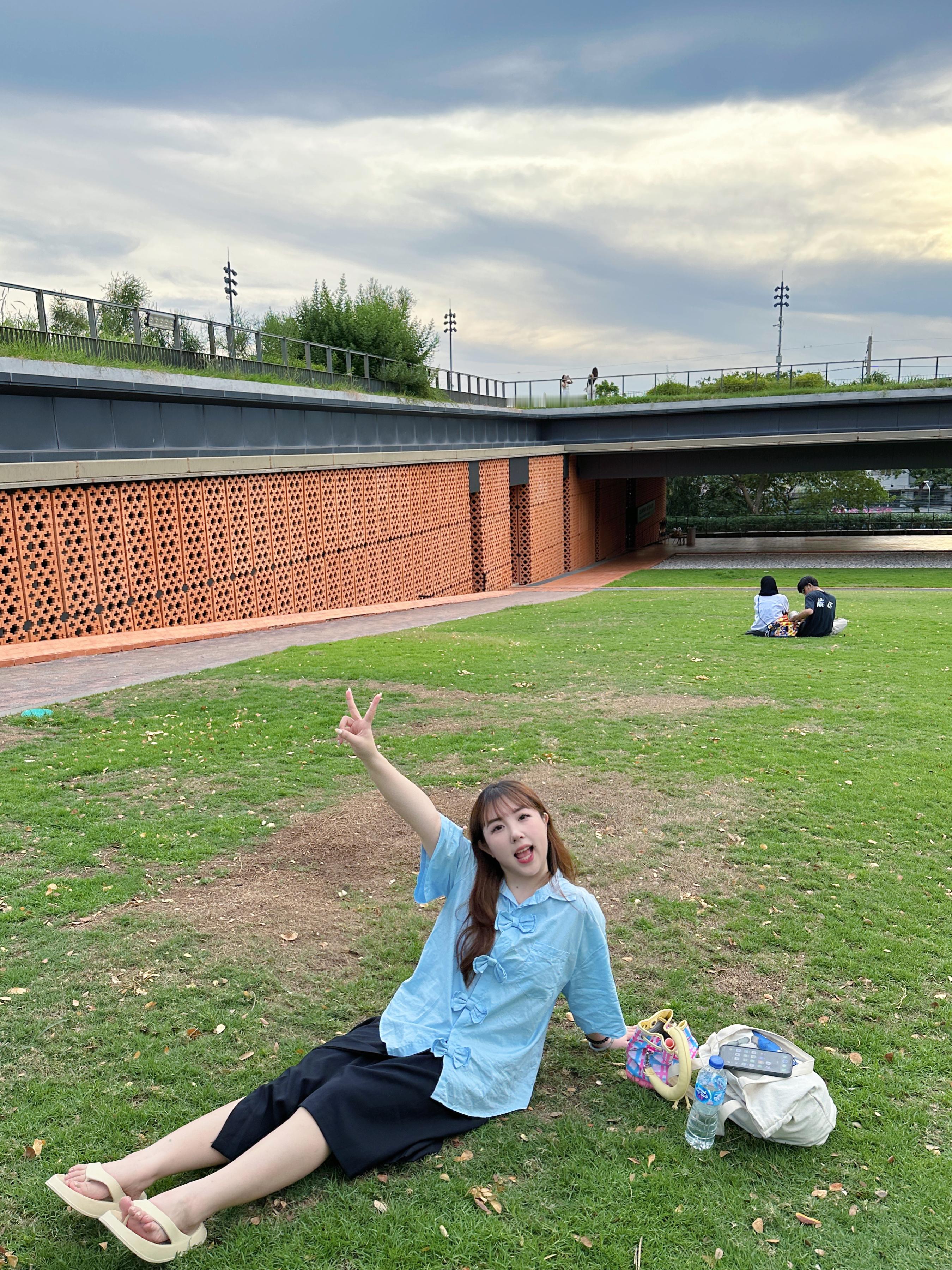 来当朱拉隆功大学生（假装版现在p图发现在好用的功能是提拉。。。真的老了。。。。超