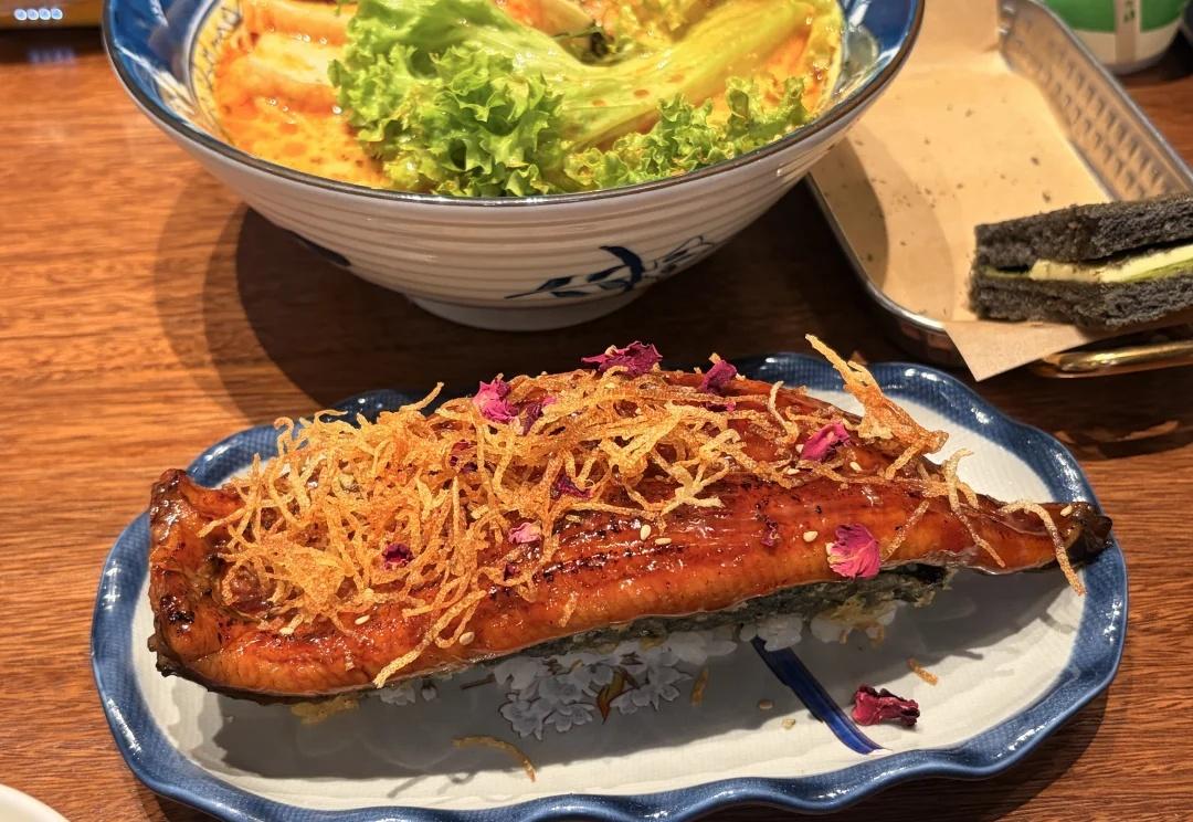 广州| 松野·创意厨房
体育西路觅食记🍜
松野·创意厨房
今天来试试这家网红创