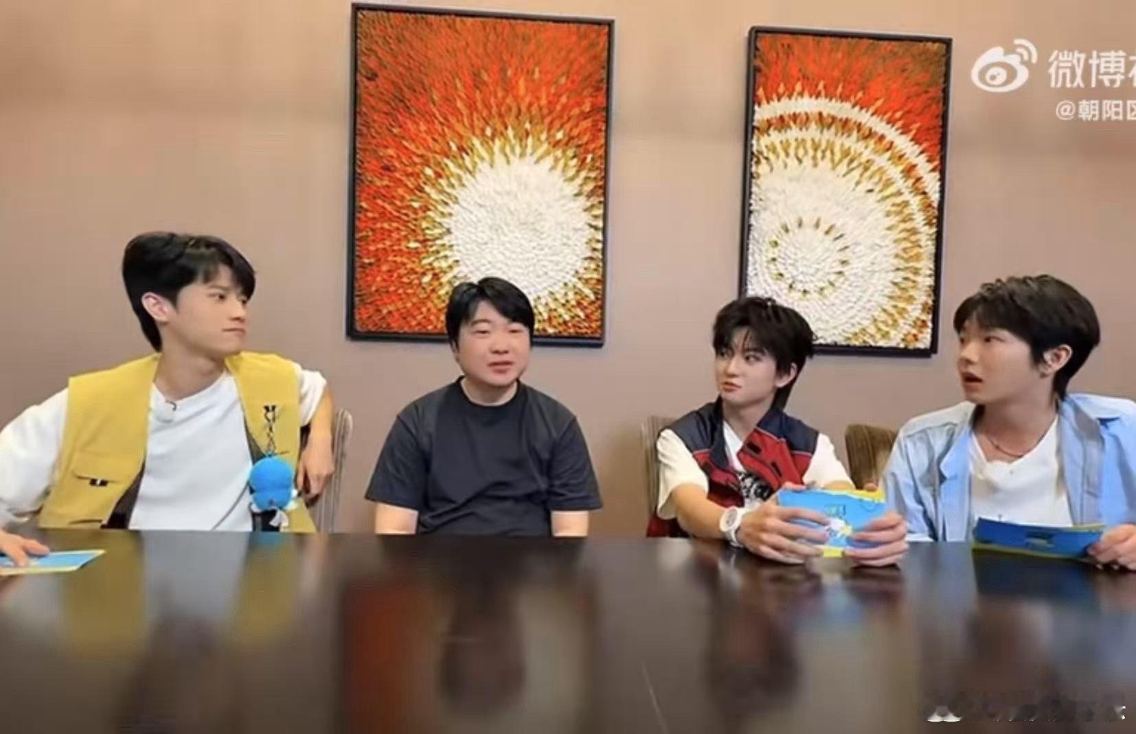 吴彤是会反压力的 吴彤把压力转得自然，今年没主持人，穆祉丞他们得扛起控场担子，少