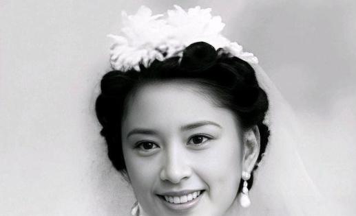 1966年，27岁的胡友松发现生理期没正常来，便问75岁的丈夫李宗仁怎么办。谁料