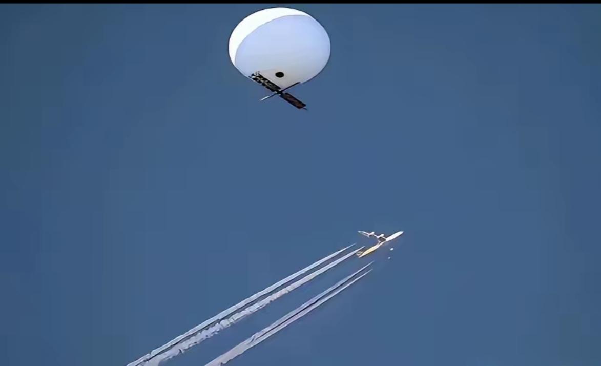 世界上不只美国可以击落空飘气球，中国空军照样有胆量，有能力击落高空外来空飘物。
