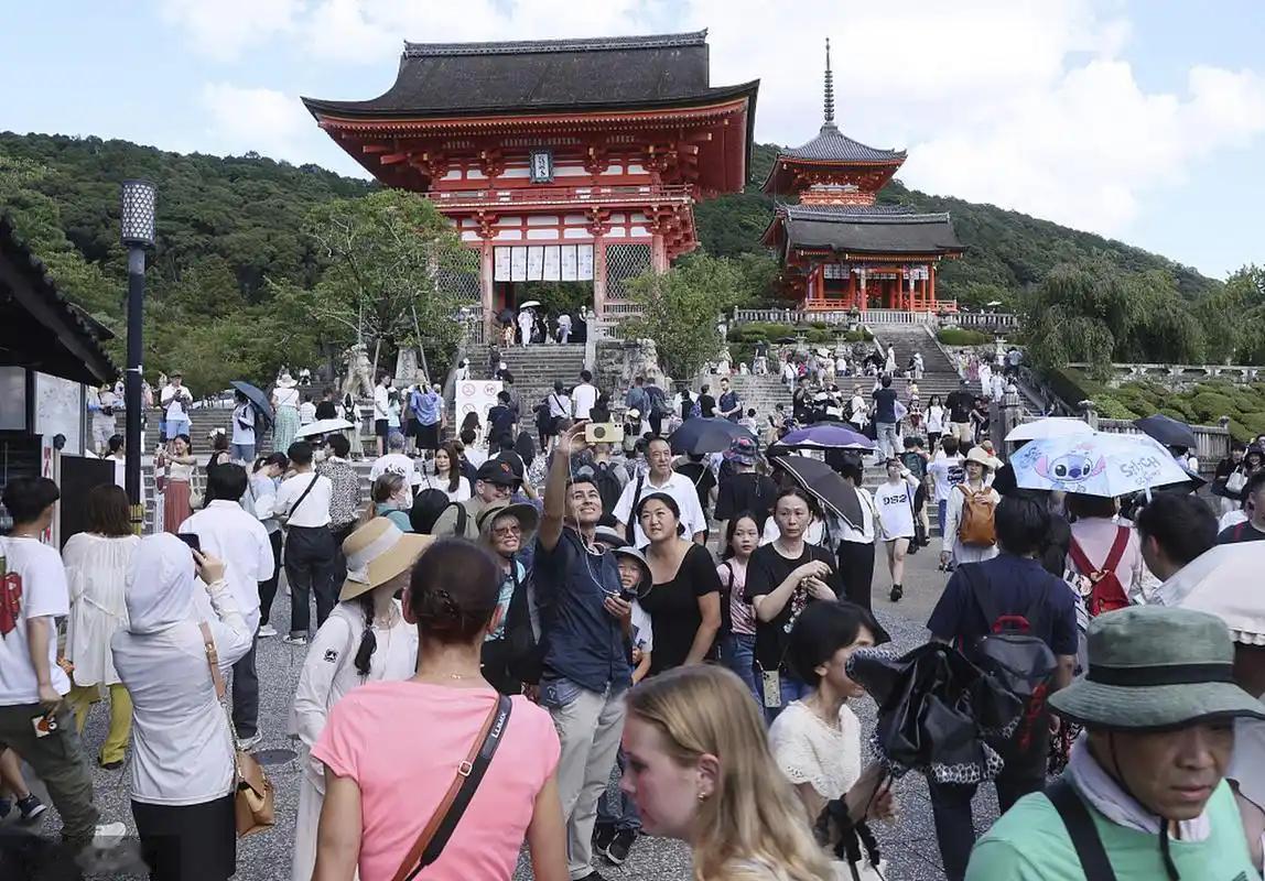 7月1日，日本政府正式宣布：自今日起，调高旅客出境时征收的“国际观光旅客税”，也