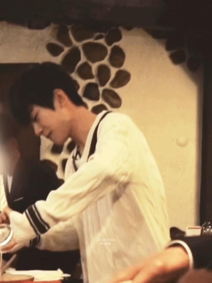 烊烊哥哥 你帅好标志啊