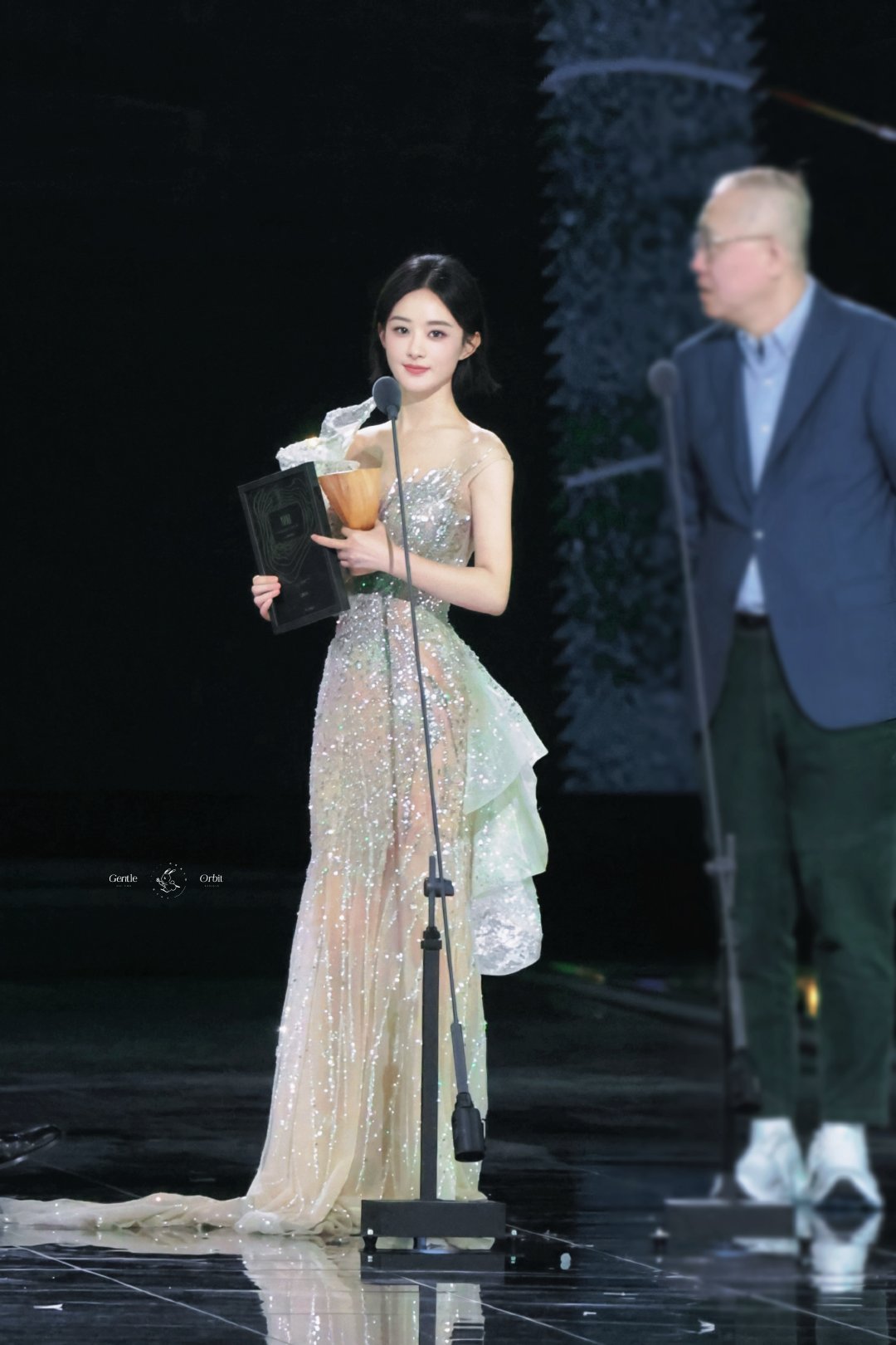 赵丽颖[超话] zly赵丽颖小城大事zly赵丽颖李秋萍"借着暮色,我窥见世界喧嚣