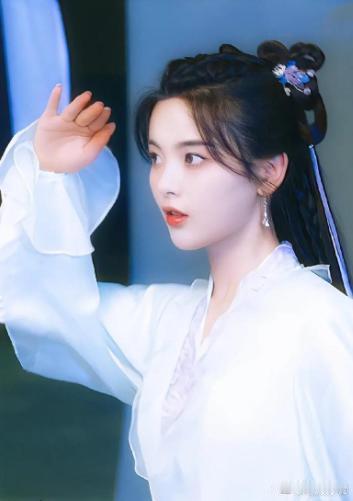 内娱选角疯了？《刺棠》女主半个圈子女星轮流转，卢昱晓杨超越孙千谁接烫手山芋？ 