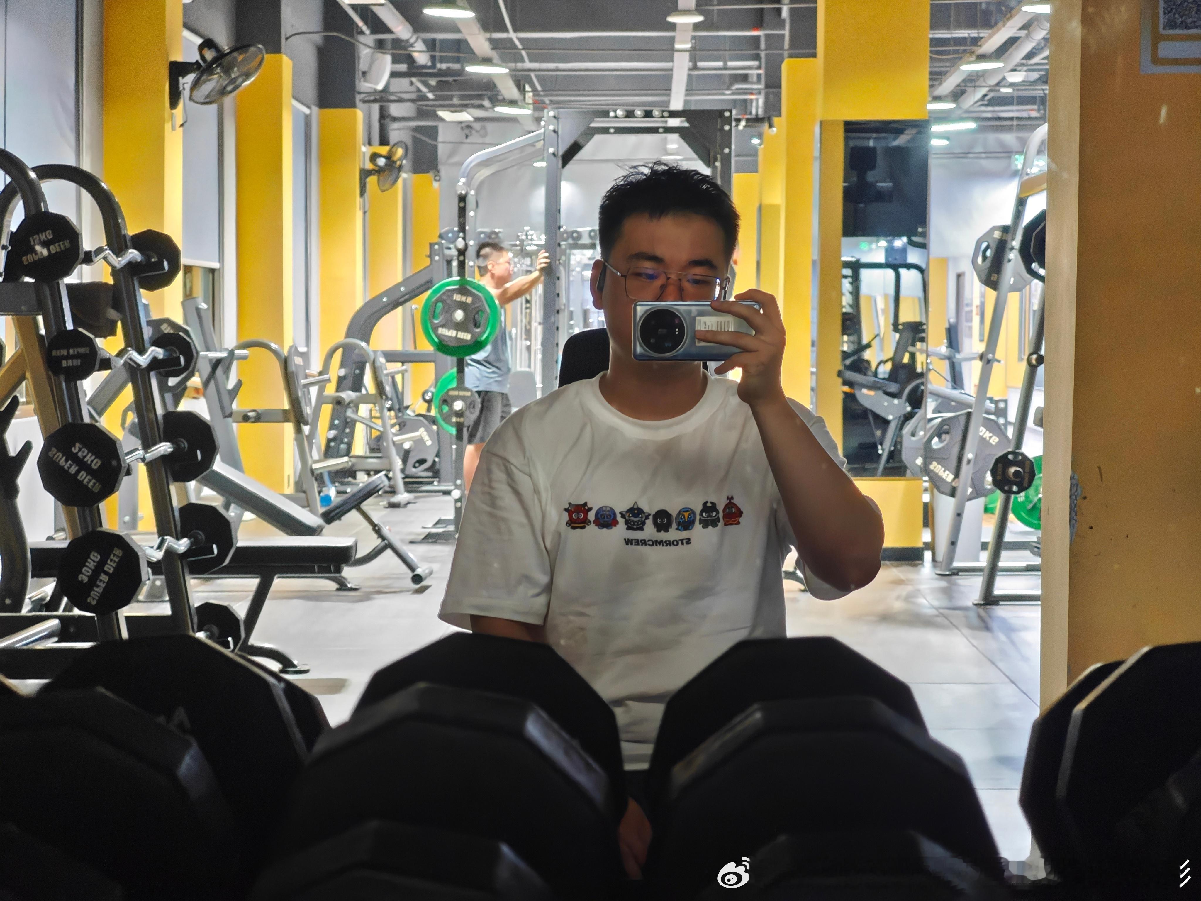 干嘛关我的灯还没到时间吧 