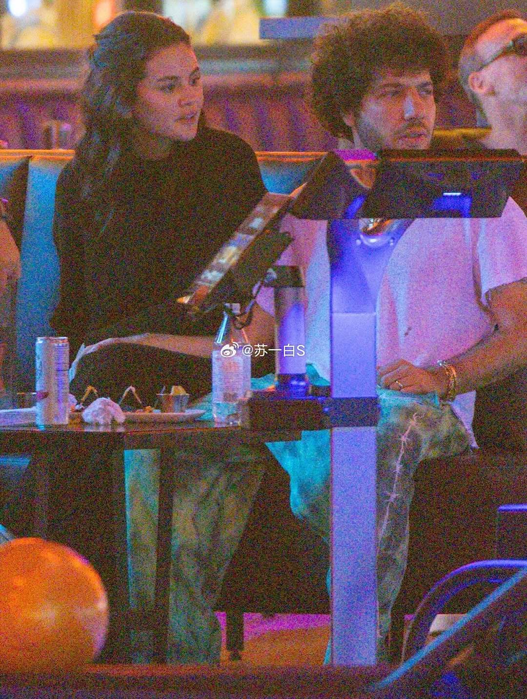 Selena Gomez和大头老公Benny Blanco的约会之夜👇 