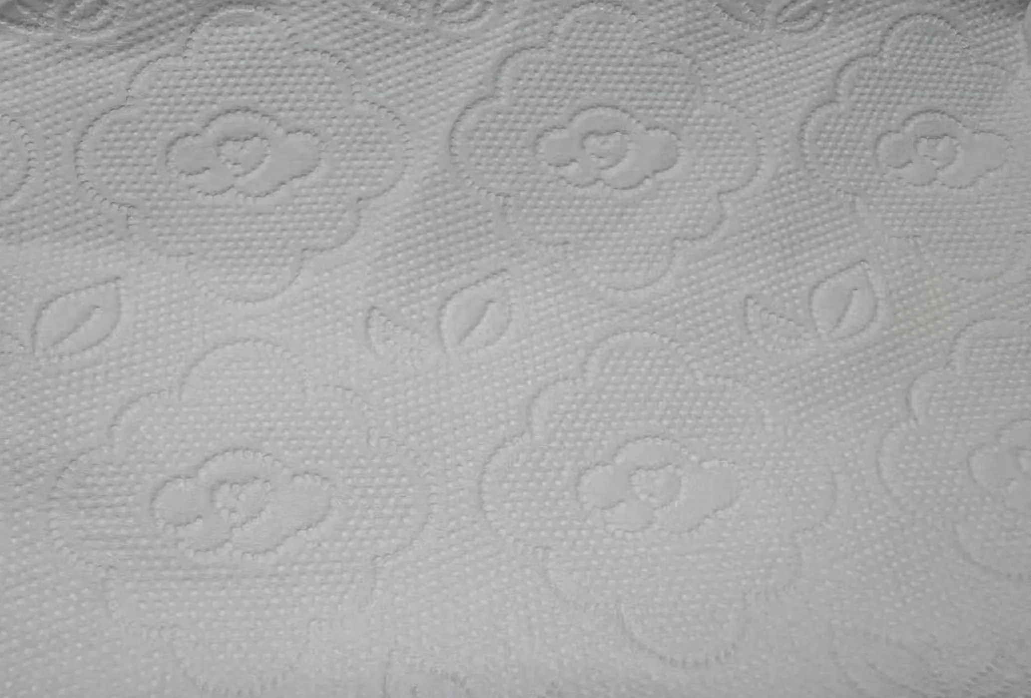 每天一条冷知识 纸巾上压花主要是为了固定多层纸张，在模具对纸张施加压力的过程中，