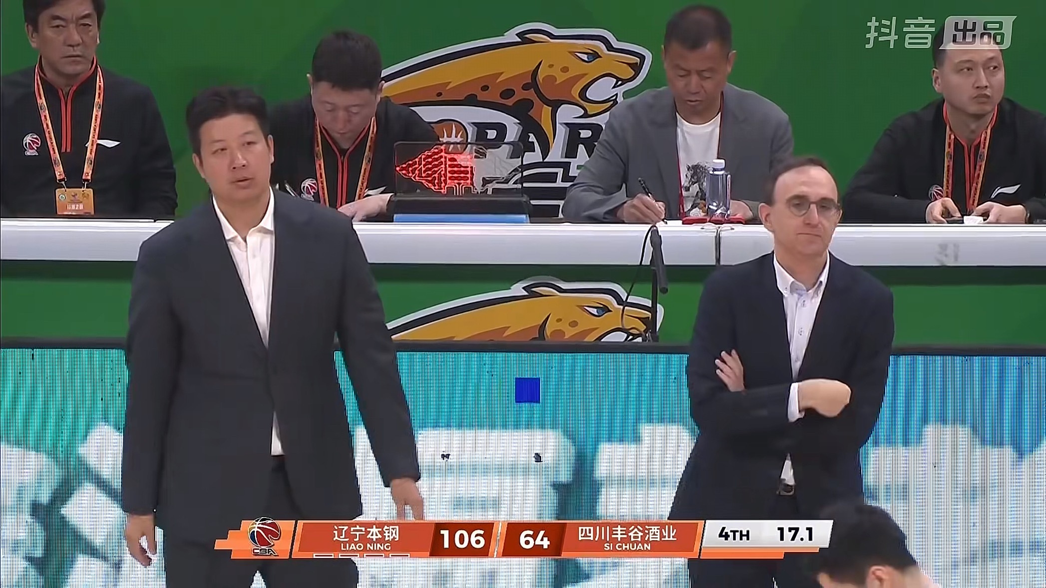 一场毫无悬念的一场比赛辽宁队主场大胜四川辽宁男篮