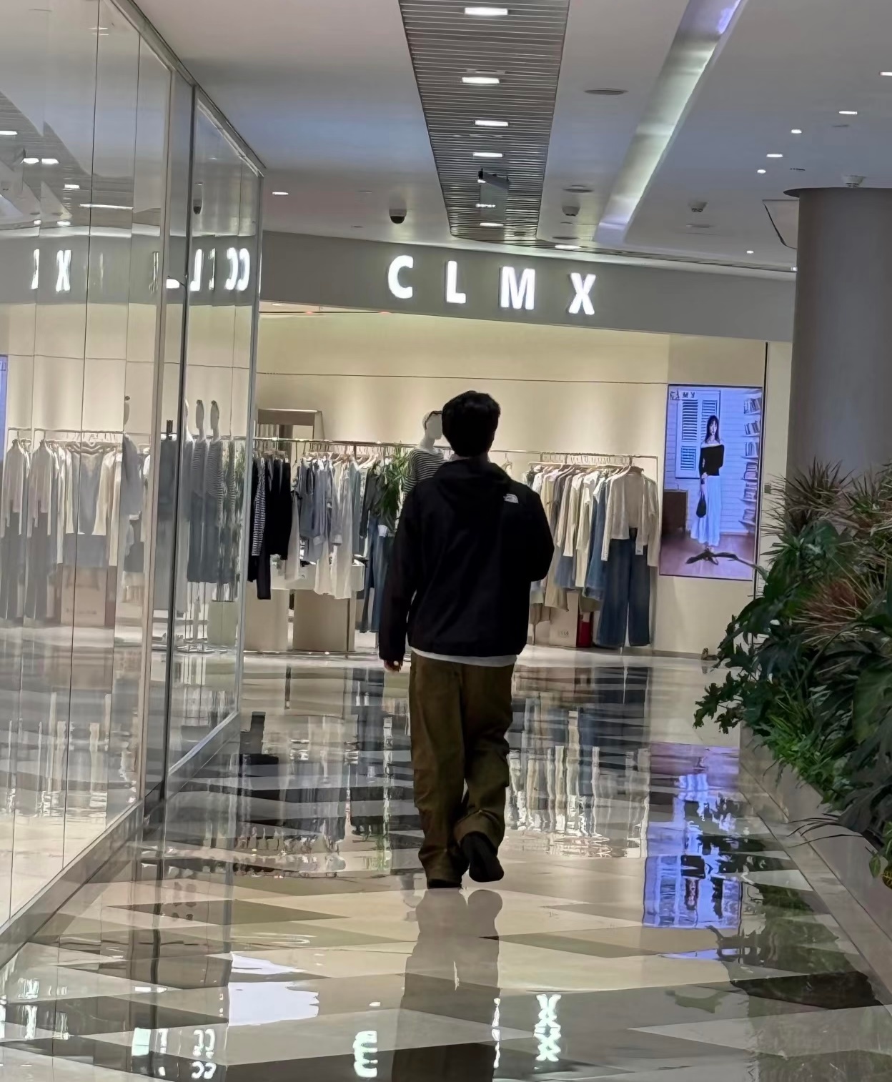 上海商场偶遇朴宝剑全上海都偶遇了朴宝剑 谁能把我空投到上海