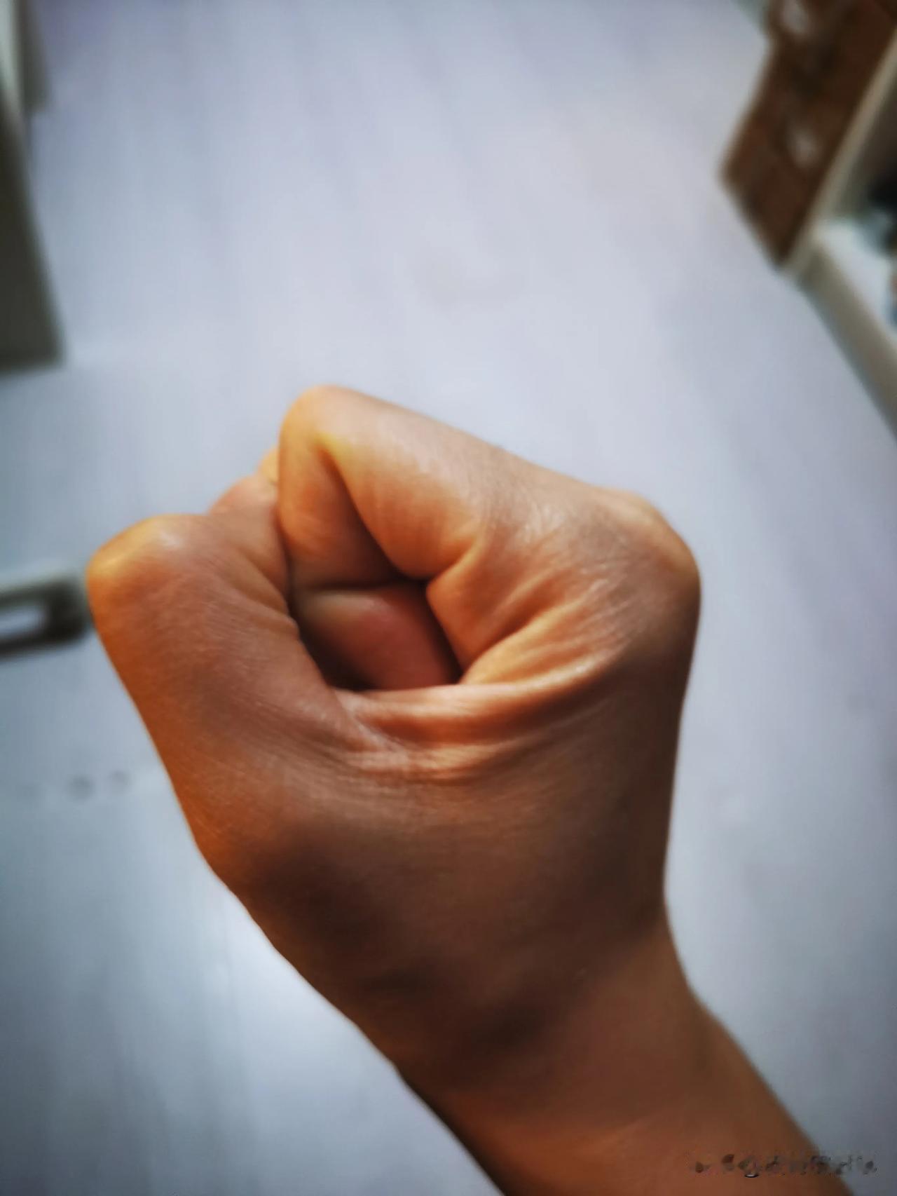 有些女人，你可长点心吧！为啥总要激怒一个男人！
今天刷到好几个视频，不知道从什么