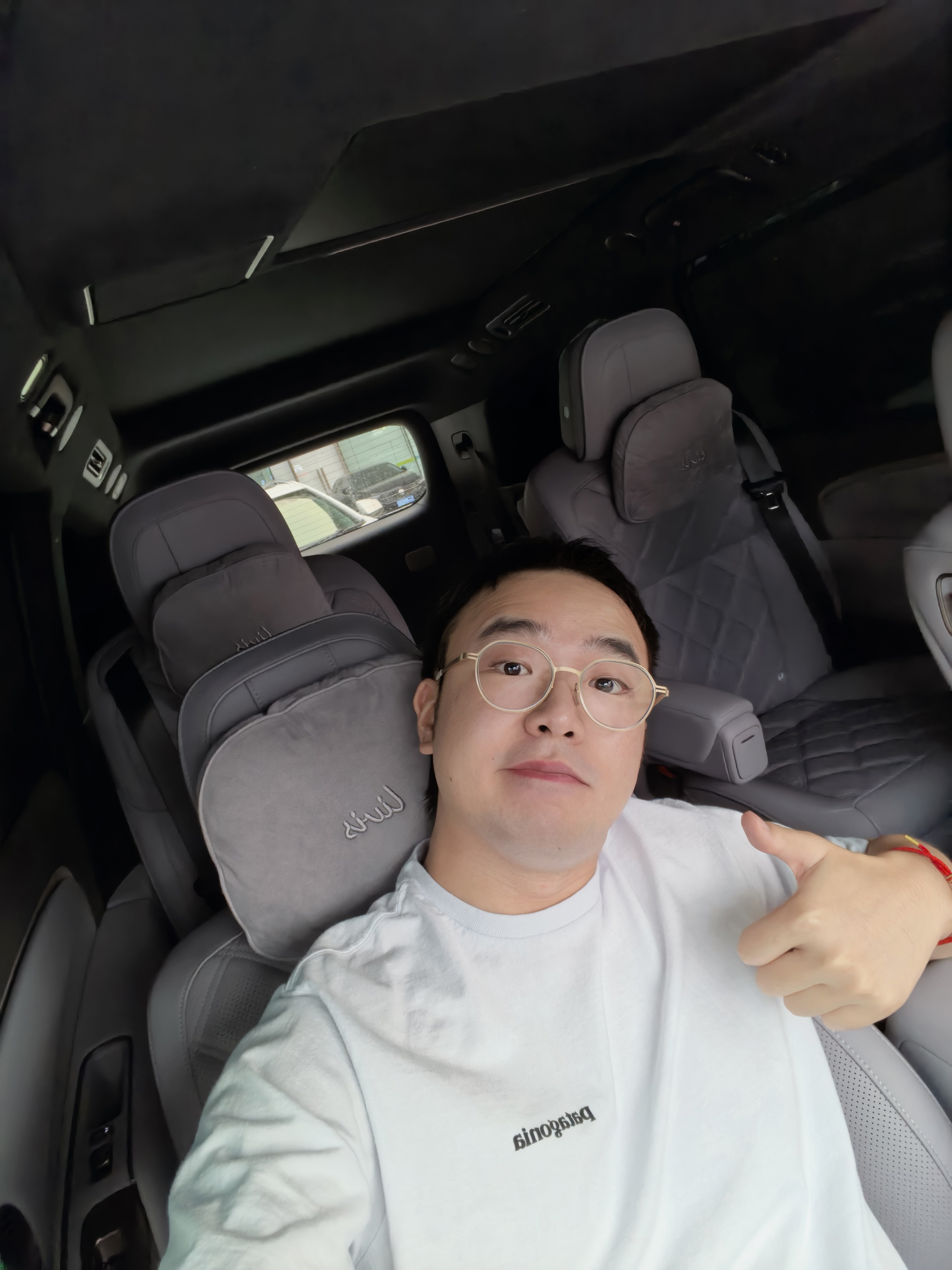 又来高铁站接人了，理想的零重力还是舒服的不过，平常我二三排都会往前面靠一些，因为