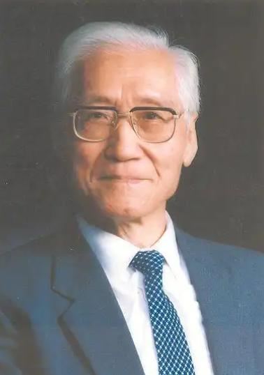 1945年，科学家陆元九公派赴美留学，在轮船上，他因为太过饥饿多拿一个面包。这一