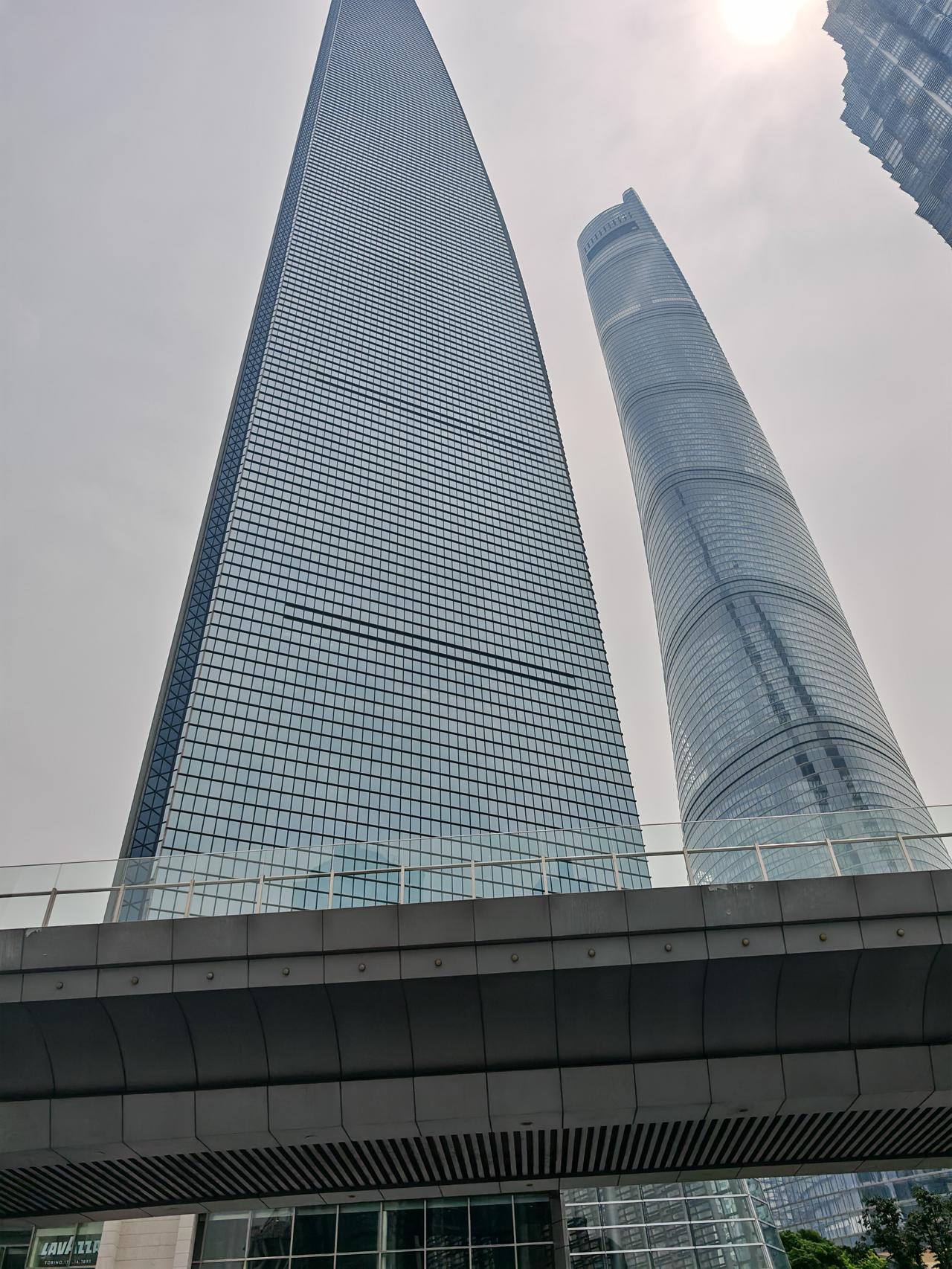 以利治天下，天下皆为小人。天下则离心离德，一盘散沙。
以德治天下，天下皆为君子。