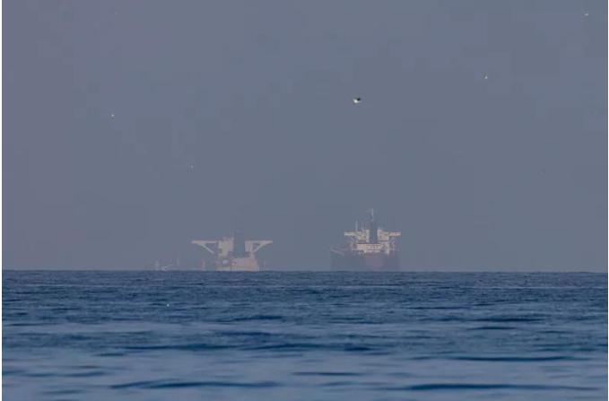 当地时间3月26日凌晨，满载14万吨原油的“ALTURA”号油轮，居然在黑海被无