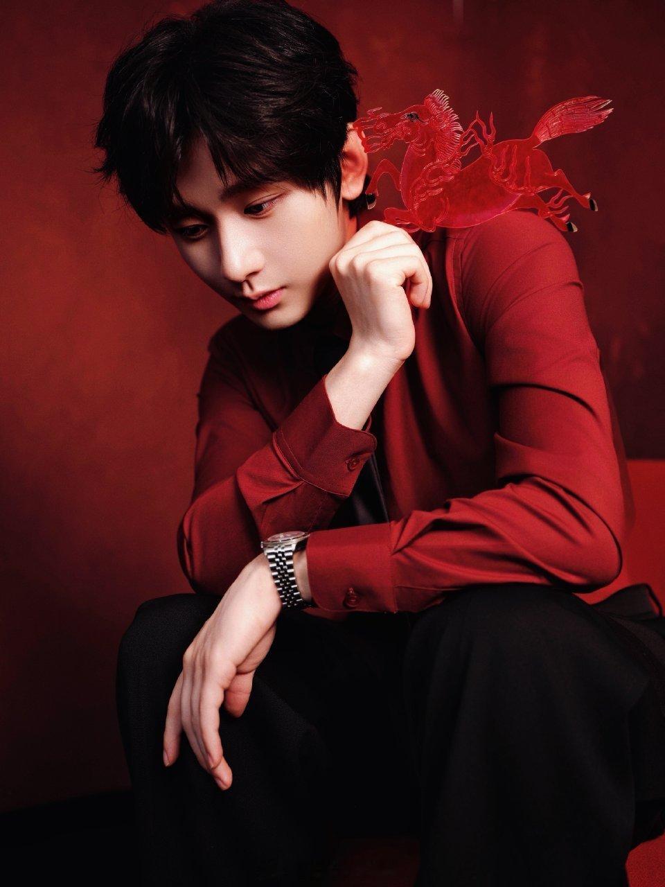 成毅除夕营业照