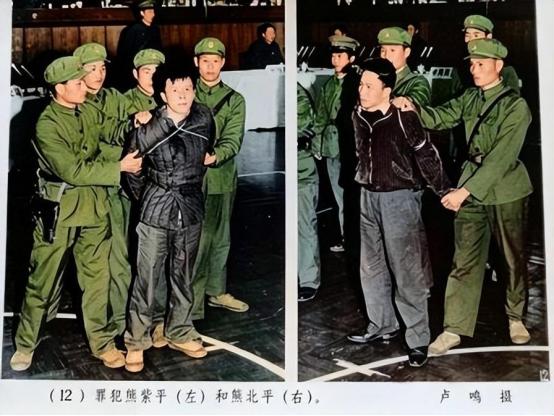 [微风]没想到，1979年杭州万人公审现场被4名法警死死摁住的壮汉，竟是当年杭州