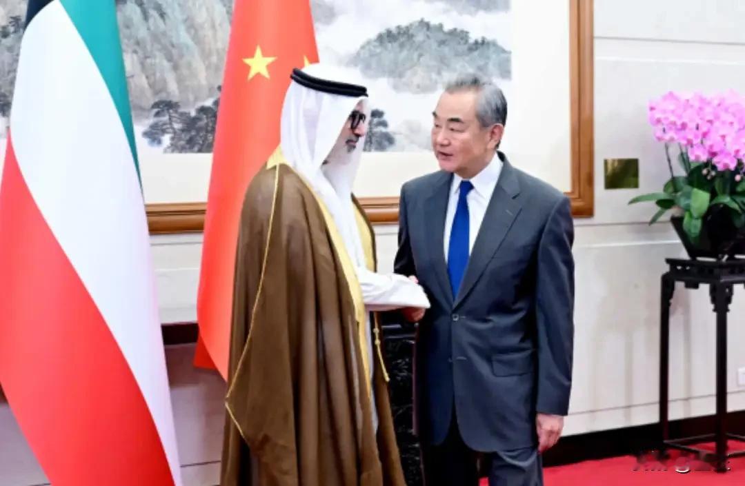 中东变天！美伊制裁战打到最狠时刻，两国代表却同时飞抵北京，信号太强烈了

当全世