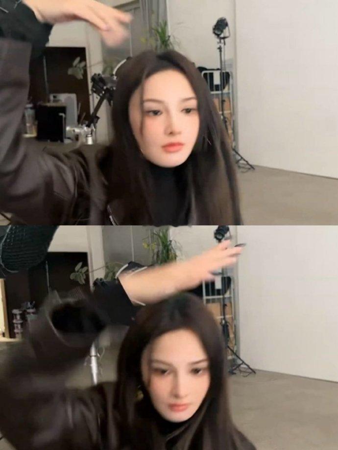 从开工到下班，彭小苒的直播就像一场欢乐的游园会！时而认真工作，时而调皮互动，把直