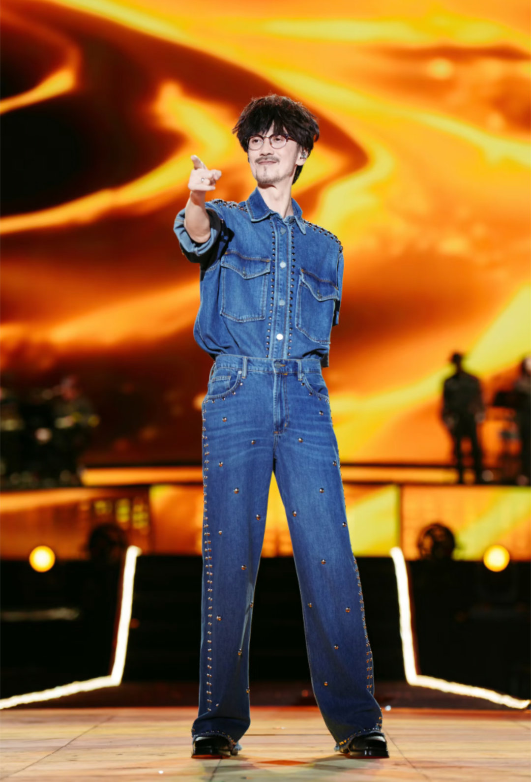 周传雄演唱会夯爆了不愧是情歌教父！周传雄贵阳演唱会全程高能，新歌首唱惊艳全场，三